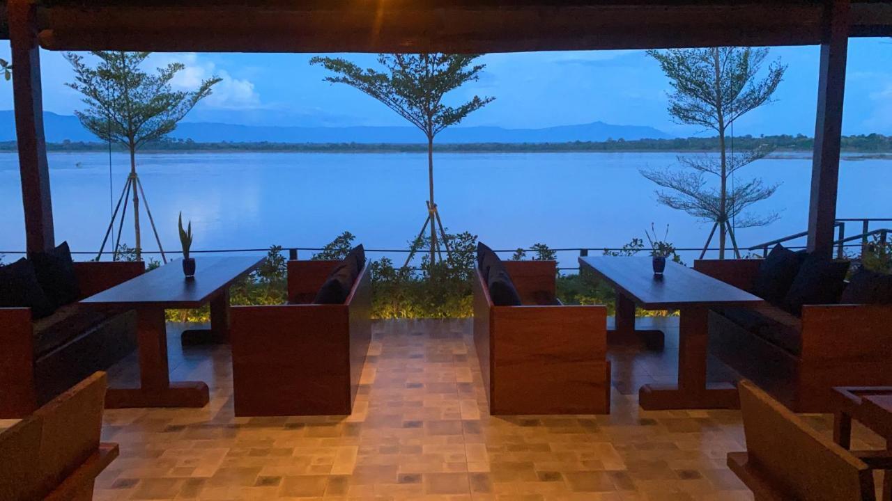 The Riviera Champasak Hotell Exteriör bild