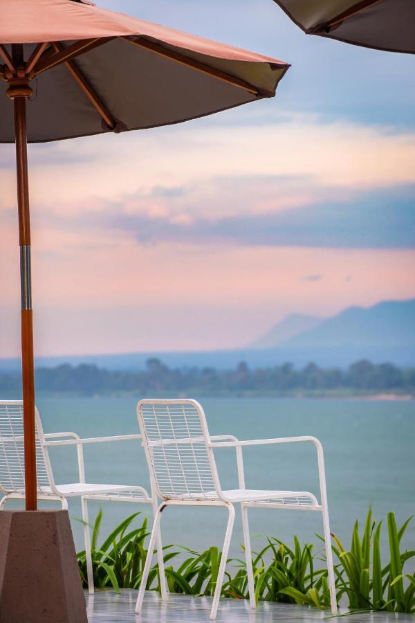 The Riviera Champasak Hotell Exteriör bild