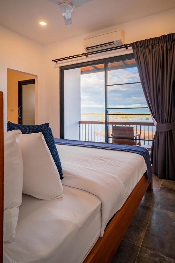 The Riviera Champasak Hotell Exteriör bild